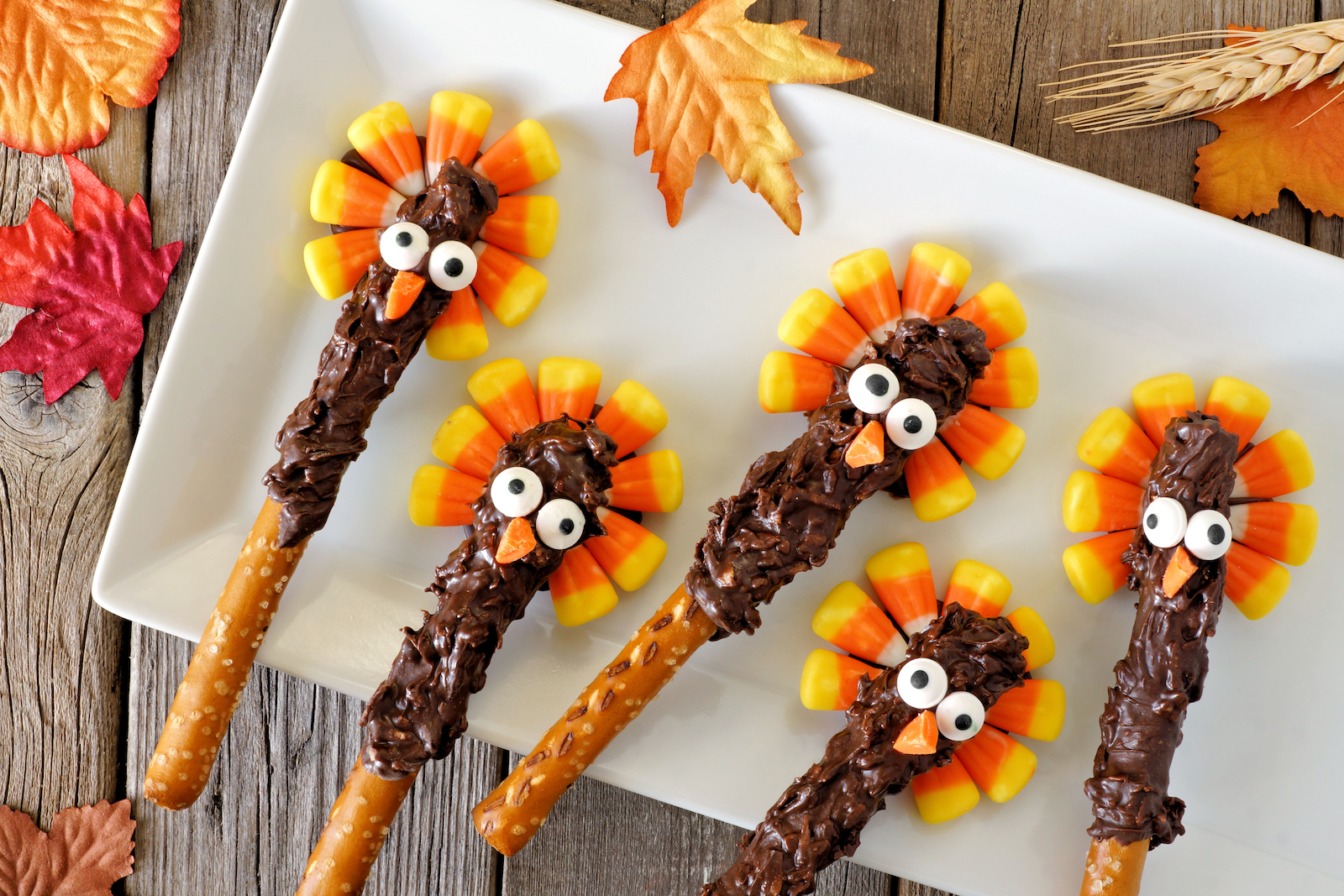 Thanksgiving Treats for Kids - Thanksgiving dessert ideas, candy corn turkey pretzel sticks @frostedevents frostedBLOG 