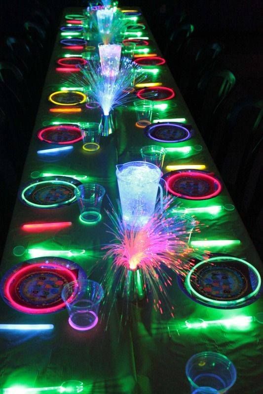 Party themes- Neon party- Glow Party ideas via frostedevents.com @frostedevents #partythemes #neonglowparty #neoncake