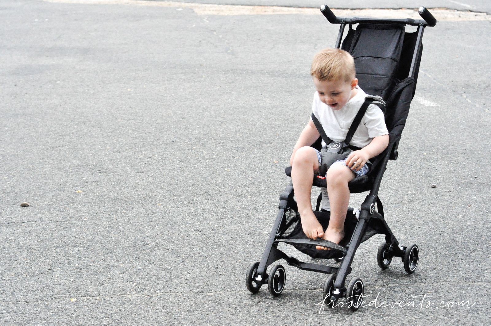 gb Pockit Stroller Fits in a Shoulder Bag Perfect for Family Travel 