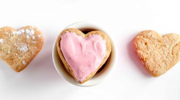 10 Valentine Cookies You'll Swoon Over - Valentines Day Cookies and Recipes via frostedmoms.com