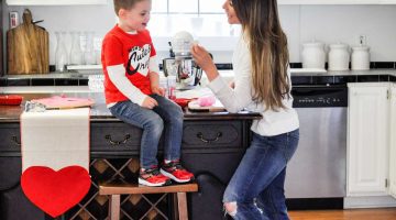 Valentines Day Ideas for Mommy and Me Dates With Your Child via Misty Nelson frostedmoms.com @frostedevents