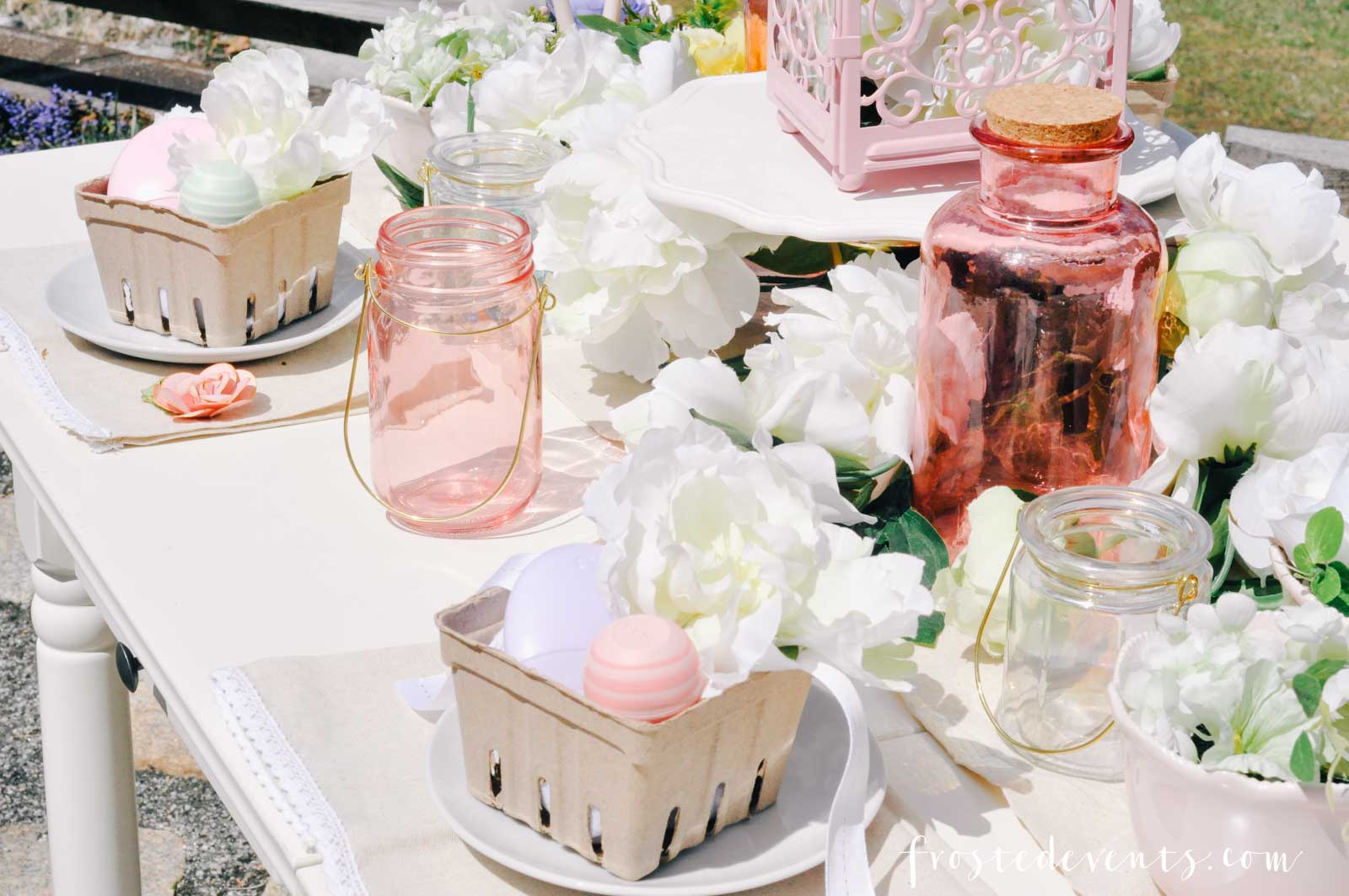 Mother's Day Gift Ideas + Pretty Floral Party Tablescape via Misty Nelson @frostedevents frostedmoms.com 