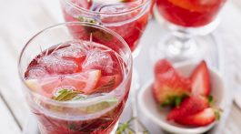 How to Make Sangria - Easy Recipe for Making This Popular Party Punch -- Cocktails by @frostedevents frostedblog