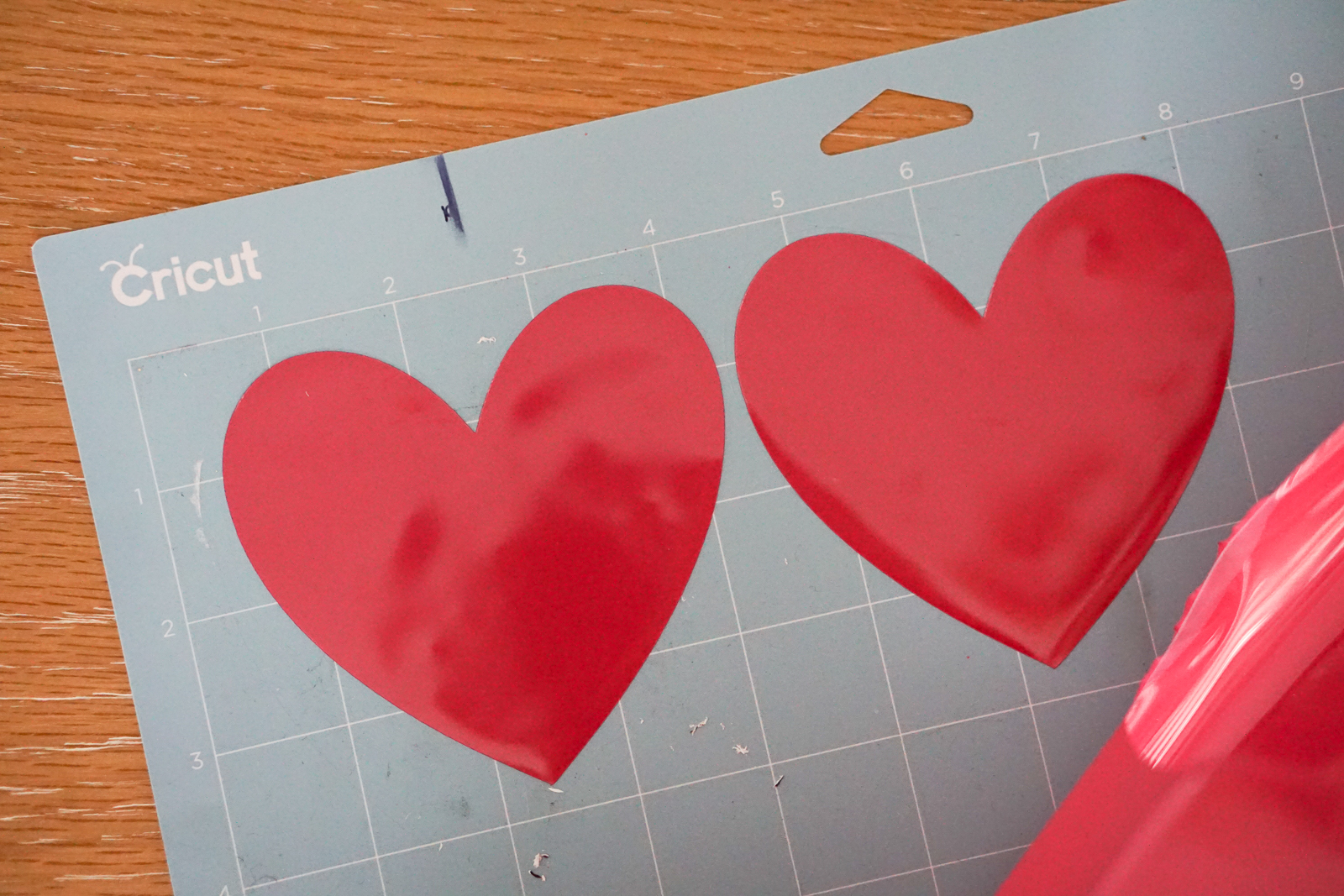 Cricut EasyPress 2 DIY project for Valentine's Day - Heart Elbow patch shirt