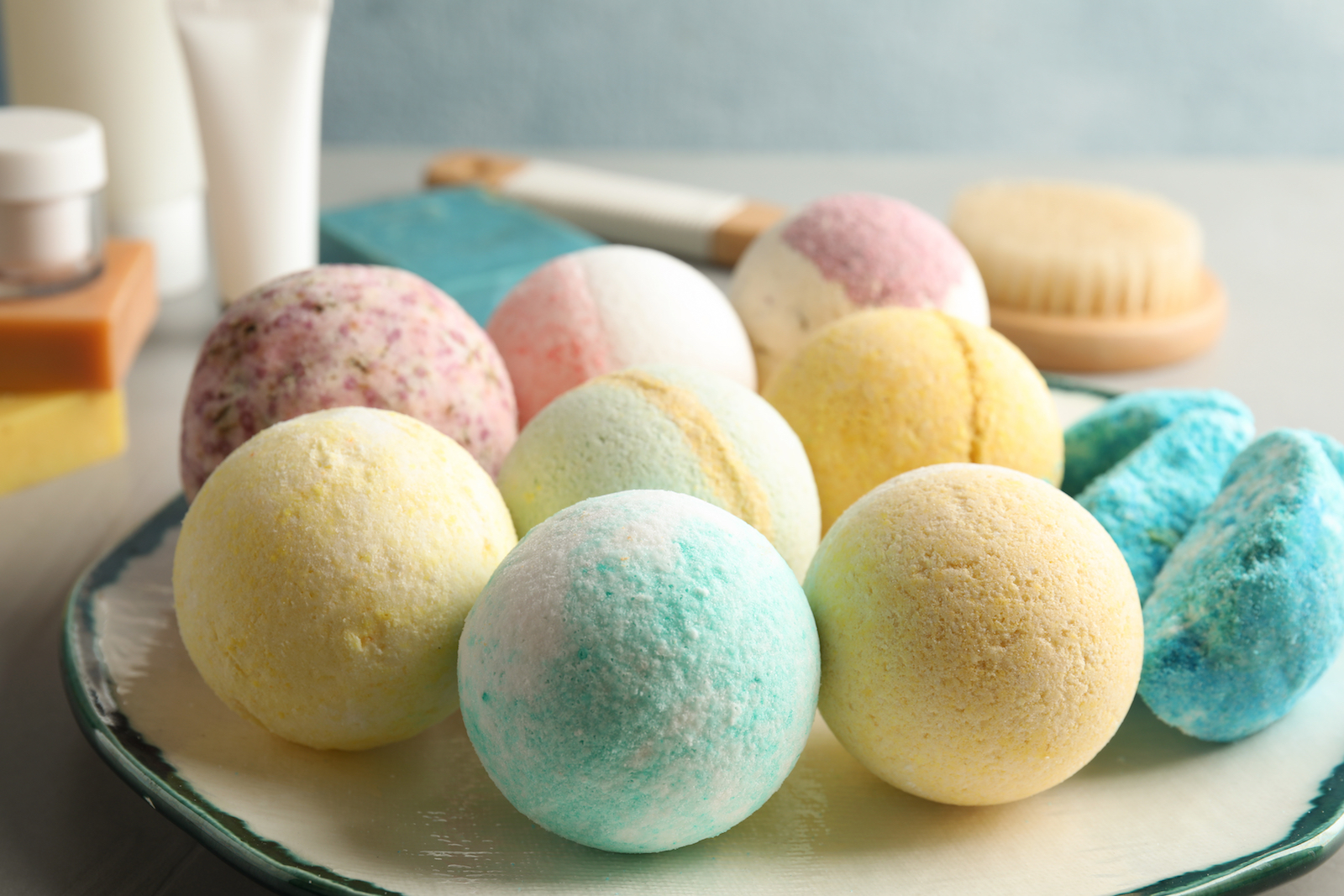 How to Make Bath Bombs - frostedBLOG DIY and Craft Ideas 